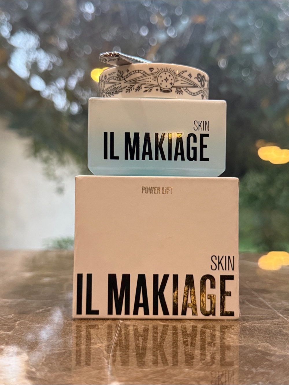 IL MAKIAGE Skin Power Lift Moisturizer - White & Black